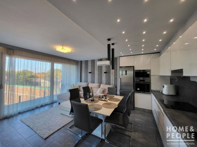 Eladó téglalakás, Szegeden 92.99 M Ft, 2+1 szobás