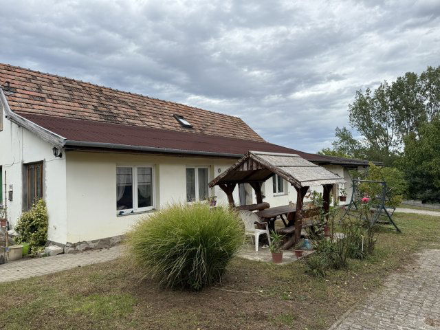 Eladó családi ház, Etyeken 76.5 M Ft, 5 szobás