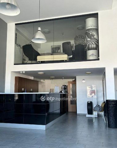 Eladó ipari ingatlan, Cegléden 370 M Ft / költözzbe.hu