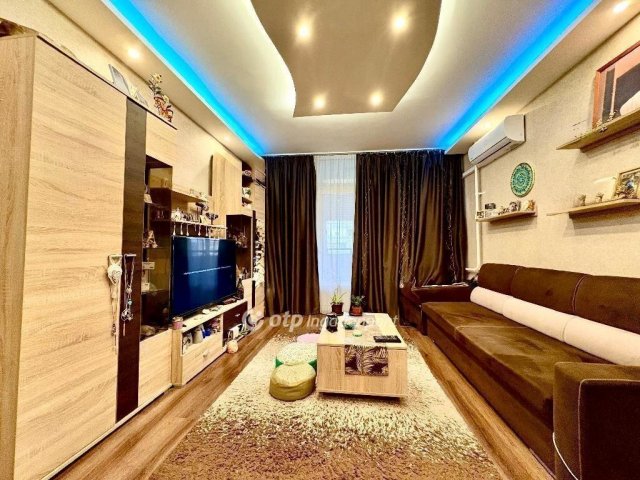 Eladó panellakás, Egerben 56 M Ft, 3 szobás