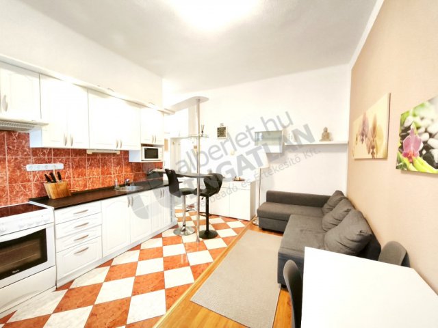 Kiadó téglalakás, albérlet, I. kerületben, Avar utcában