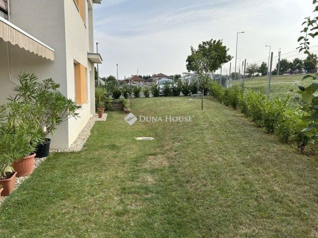 Eladó téglalakás, Pécsett 96.9 M Ft, 4 szobás