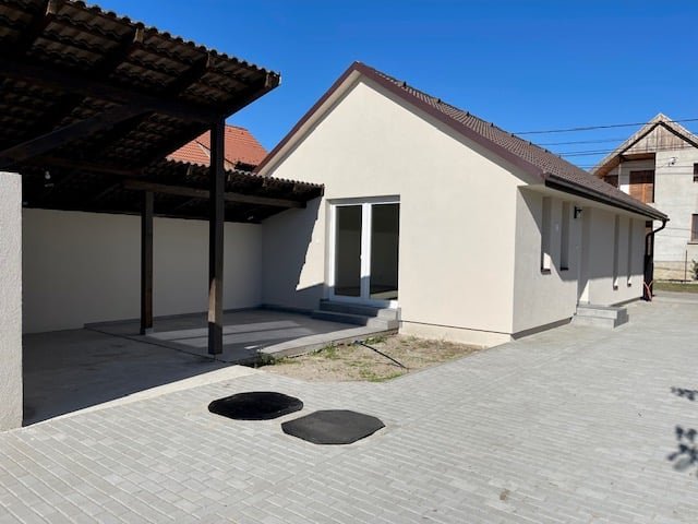 Kiadó ikerház, albérlet, Sződön 350 E Ft / hó, 4 szobás