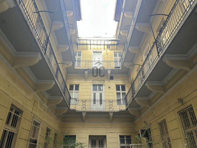 Eladó téglalakás, Budapesten, VI. kerületben 65 M Ft, 2 szobás