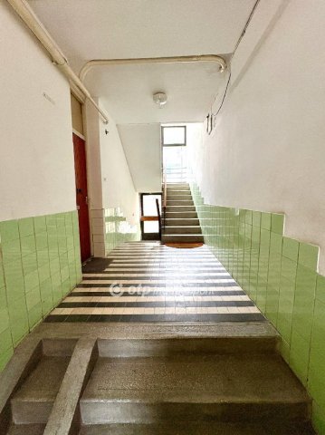 Eladó téglalakás, Szegeden 94 M Ft, 4 szobás