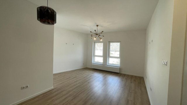 Kiadó téglalakás, albérlet, Tatán 280 E Ft / hó, 3 szobás