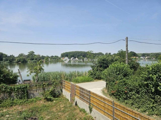 Eladó nyaraló, Ráckevén 70 M Ft, 3 szobás