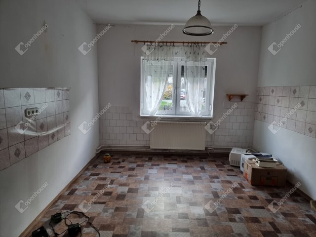 Eladó családi ház, Nyúlon 57.2 M Ft, 2 szobás