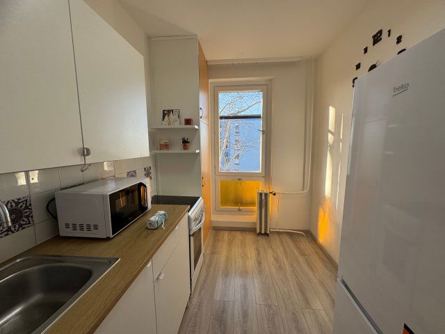 Kiadó panellakás, albérlet, Pécsett 130 E Ft / hó, 1+1 szobás