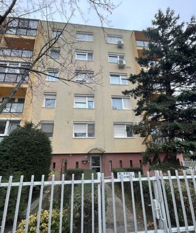 Eladó panellakás, Győrött 44.8 M Ft, 2 szobás