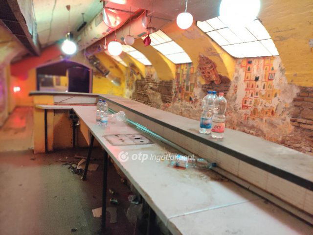 Eladó üzlethelyiség, Budapesten, VI. kerületben 250 M Ft