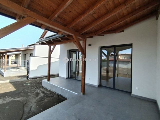 Eladó ikerház, Szegeden 175 M Ft, 6 szobás / költözzbe.hu