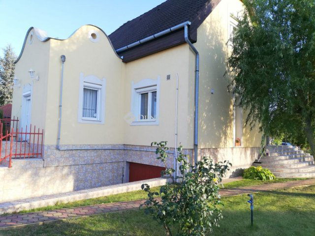 Eladó családi ház, Nyíregyházán 105 M Ft, 5 szobás