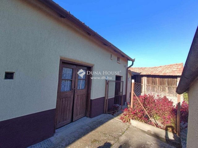 Eladó családi ház, Tiszaalpáron 23.99 M Ft, 4 szobás