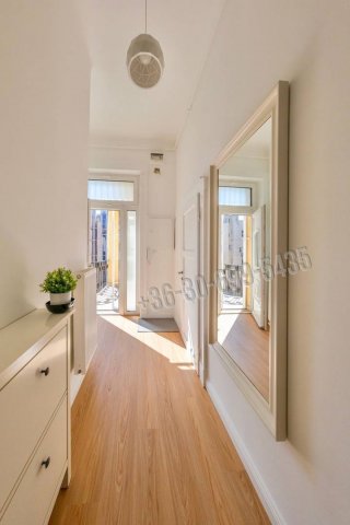 Eladó téglalakás, Budapesten, V. kerületben 138.9 M Ft