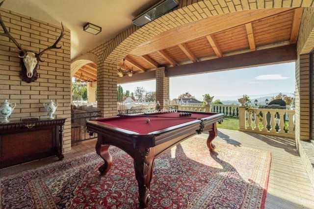 Eladó családi ház, Szentendrén 549.9 M Ft, 6 szobás