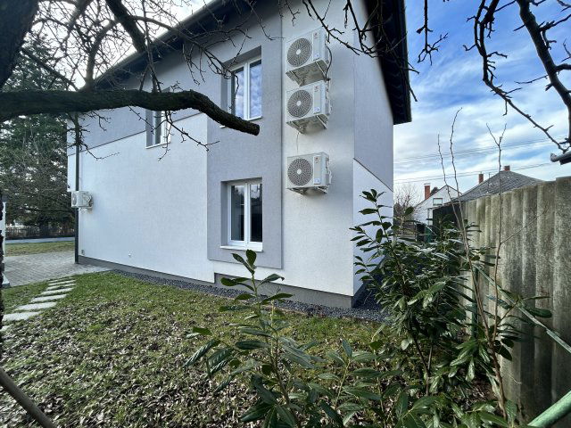 Eladó családi ház, Hévízen 119.9 M Ft, 4 szobás