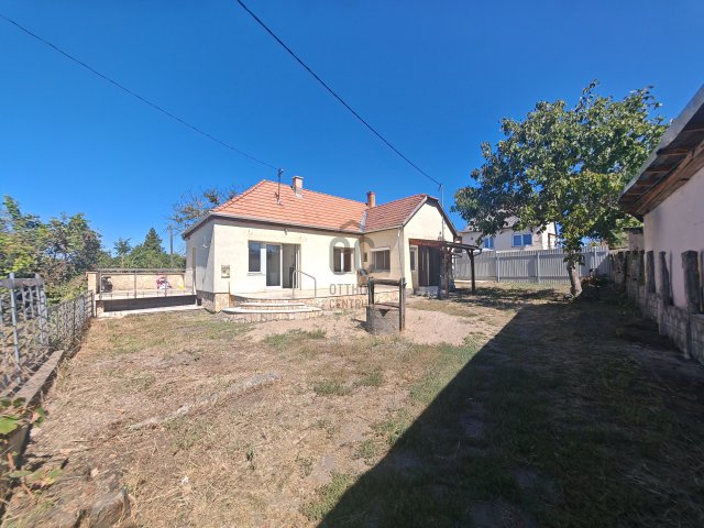 Eladó családi ház, Esztergomban 66 M Ft, 3 szobás