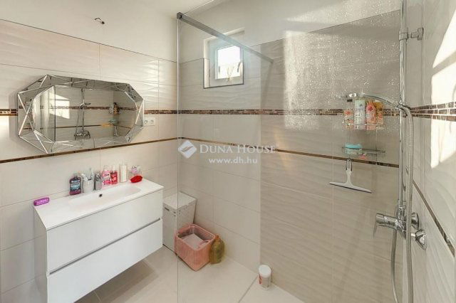 Eladó családi ház, Kecskeméten 103.9 M Ft, 4 szobás