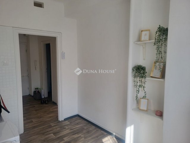 Eladó téglalakás, Budapesten, XIII. kerületben 81 M Ft, 1 szobás