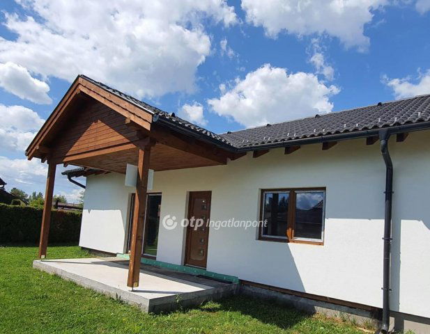 Eladó ikerház, Balatonmáriafürdőn 45 M Ft, 1+2 szobás