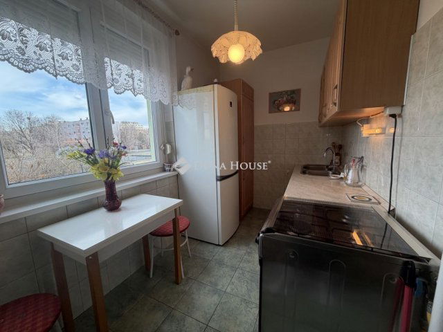 Eladó panellakás, Győrött 57.7 M Ft, 2 szobás