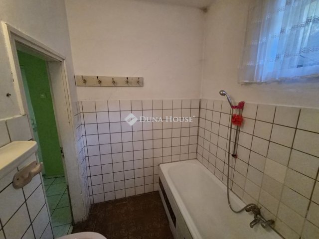 Eladó családi ház, Tatán, Kossuth Lajos utcában 54 M Ft