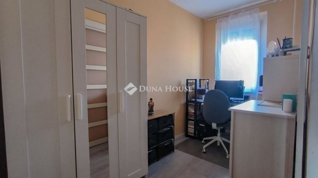 Eladó panellakás, Budapesten, III. kerületben 76.5 M Ft