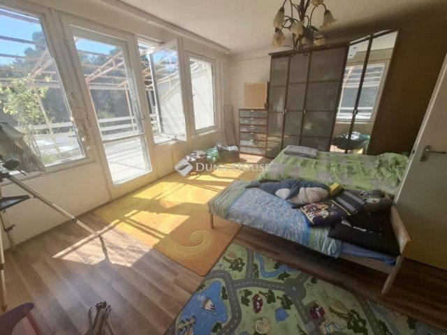 Eladó családi ház, Úrin 74.9 M Ft, 6 szobás