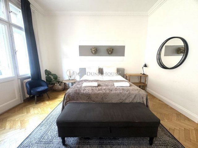 Eladó téglalakás, Budapesten, V. kerületben 159 M Ft, 2 szobás