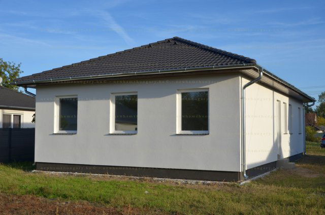 Eladó családi ház, Kecskeméten 59.9 M Ft, 5 szobás