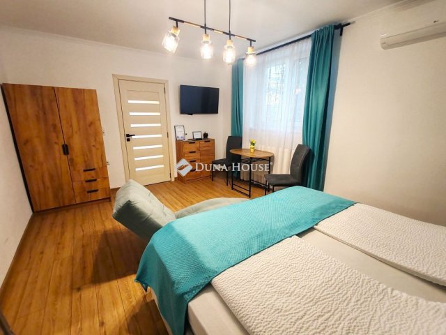 Eladó üzlethelyiség, Gyulán 62 M Ft, 2 szobás