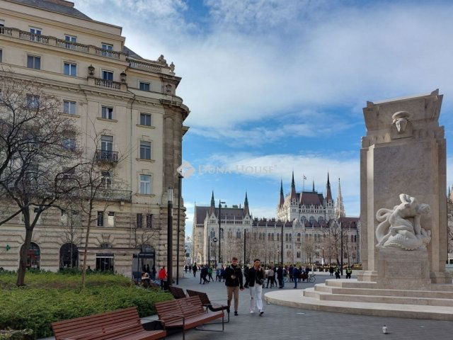 Eladó téglalakás, Budapesten, V. kerületben 199.7 M Ft, 3 szobás