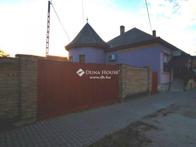 Eladó családi ház, Sárisápon 49.99 M Ft, 2 szobás