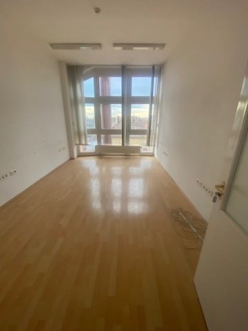 Kiadó iroda, Pécsett, Búza téren 1800 E Ft / hó, 8 szobás