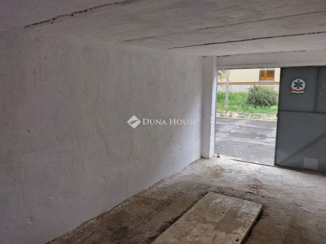 Eladó garázs, Pécsett 9.4 M Ft / költözzbe.hu