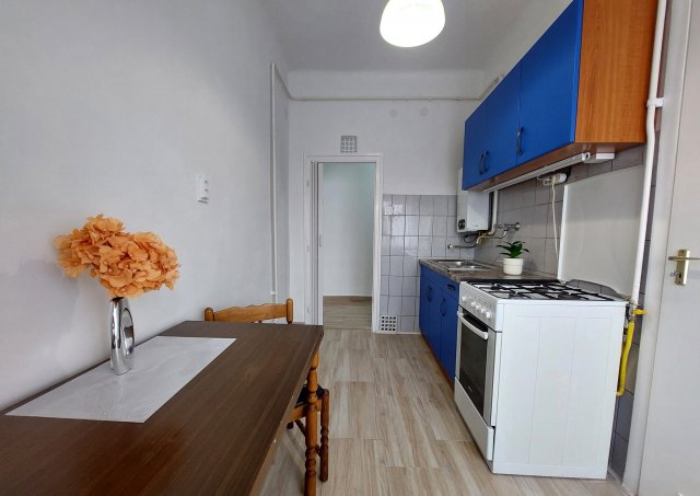 Kiadó téglalakás, albérlet, Szolnokon 130 E Ft / hó, 2 szobás