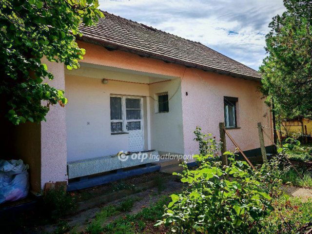Eladó családi ház, Rózsaszentmártonon 27 M Ft, 2 szobás