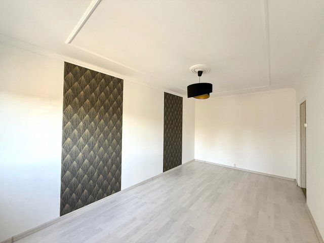 Eladó panellakás, Budapesten, III. kerületben, Kabar utcában