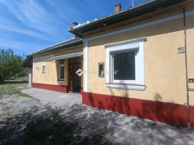 Eladó családi ház, Törtelen 29.5 M Ft, 3 szobás