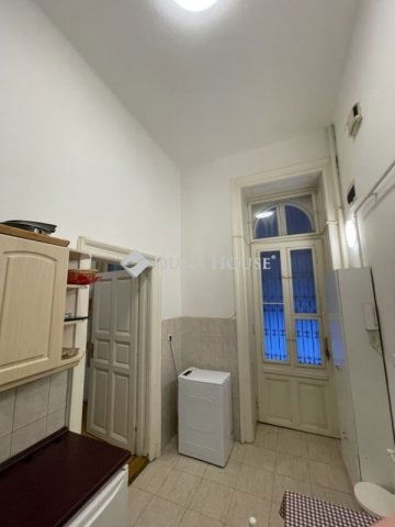 Eladó téglalakás, Budapesten, VI. kerületben 74.5 M Ft, 1 szobás