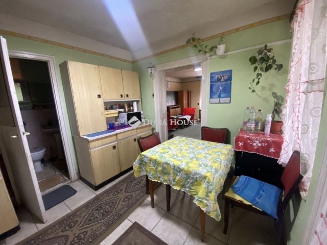 Eladó családi ház, Zsámbokon 30 M Ft, 2 szobás