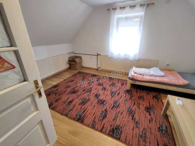 Kiadó családi ház, albérlet, Mohácson 300 E Ft / hó, 5 szobás