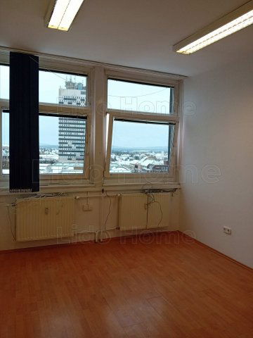 Eladó iroda, Veszprémben 26.9 M Ft, 3 szobás