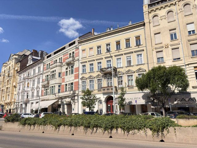 Eladó téglalakás, Budapesten, V. kerületben 115 M Ft, 2 szobás