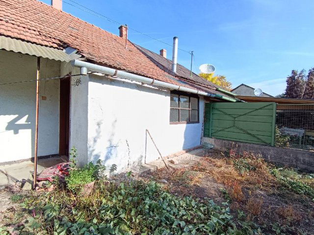 Eladó családi ház, Szentesen 16 M Ft, 2 szobás