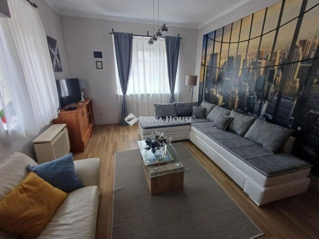 Eladó téglalakás, Győrött 85 M Ft, 2 szobás