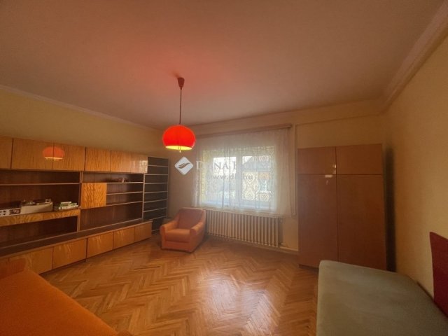 Eladó családi ház, Nyergesújfaluban 52.5 M Ft, 4 szobás