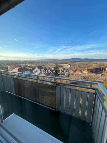 Eladó téglalakás, Veszprémben 86.5 M Ft, 3 szobás