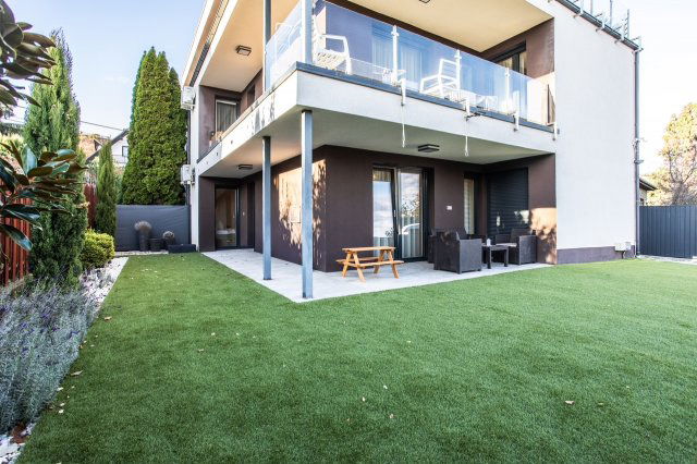 Eladó téglalakás, Pécsett, Jakabhegyi úton 132.9 M Ft, 3 szobás